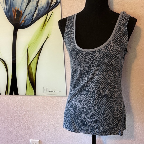 Banana Republic Factory Tops - shirt size medium